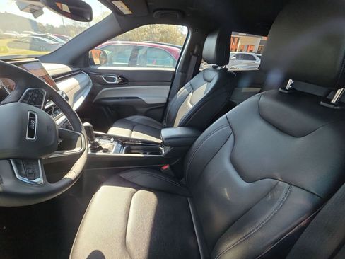Used 2025 Jeep Compass Limited image 9