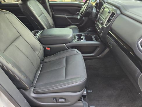 Used 2019 Nissan Titan SL w/ Midnight Edition image 21