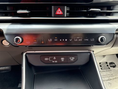 Used 2026 Kia Carnival FWD image 16