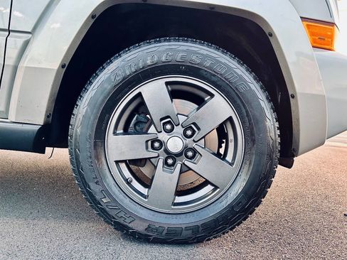 Used 2007 Jeep Commander Sport image 33