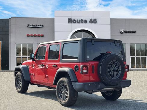 Used 2024 Jeep Wrangler Unlimited Sport AWD/4WD image 4