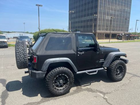 Used 2017 Jeep Wrangler Sport w/ Quick Order Package 24S AWD/4WD image 3