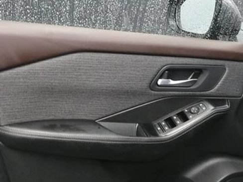 Used 2023 Nissan Rogue SV AWD/4WD image 11