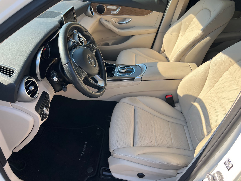 Used 2018 Mercedes-Benz GLC 300 4MATIC image 4