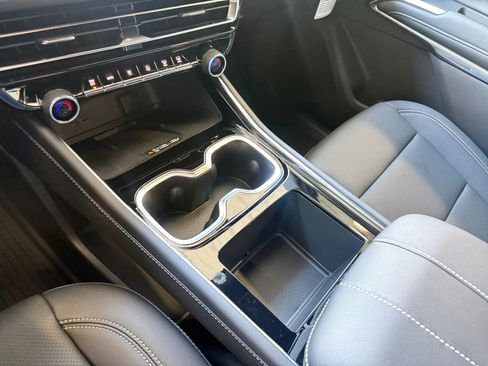 New 2027 Chevrolet Traverse LT w/ LPO, Floor Liner Package FWD image 21