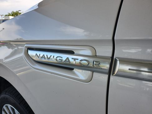 Used 2019 Lincoln Navigator Reserve AWD/4WD image 20