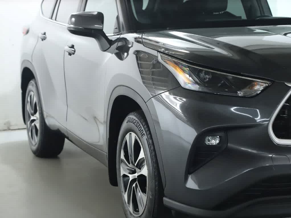Used 2023 Toyota Highlander XLE FWD image 8