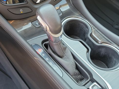 Used 2019 Buick Envision Essence FWD image 29