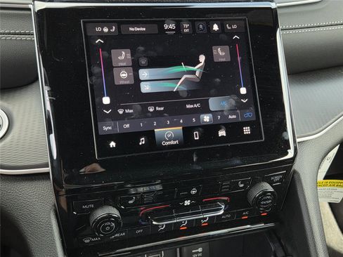 New 2025 Jeep Grand Cherokee Altitude image 38