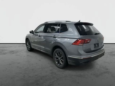 Used 2022 Volkswagen Tiguan SE FWD image 2