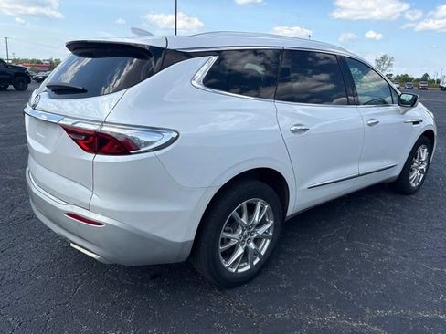 Used 2023 Buick Enclave Essence w/ Experience Buick Package FWD image 4