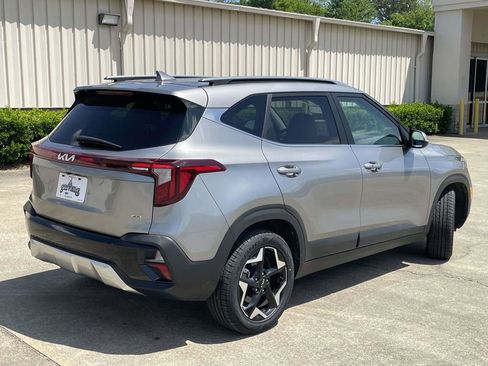 Used 2024 Kia Seltos EX image 3