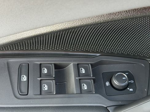 New 2026 Volkswagen Tiguan SE FWD image 15