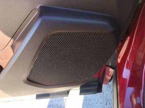 Used 2020 Toyota Highlander XLE image 17