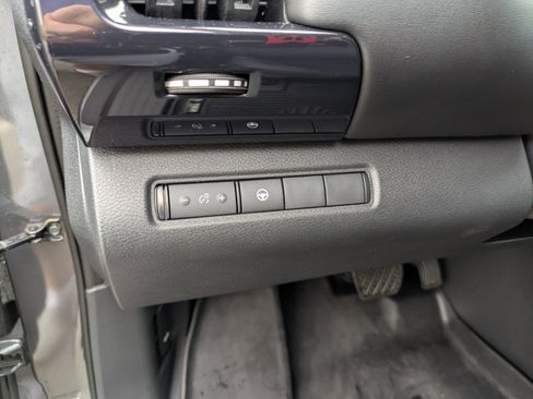 Used 2022 Nissan Pathfinder SV AWD/4WD image 17