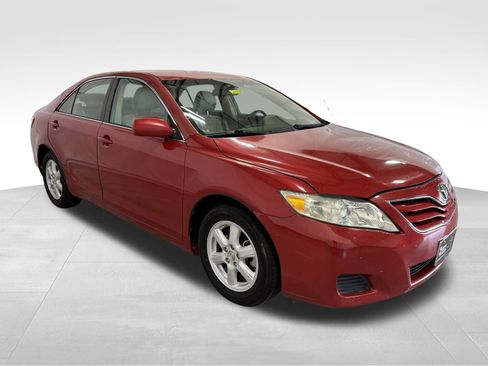 Used 2010 Toyota Camry XLE image 3
