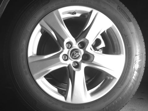 Used 2025 Toyota Highlander LE FWD image 14