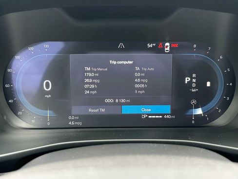 Certified 2025 Volvo XC40 B5 Plus AWD/4WD image 24