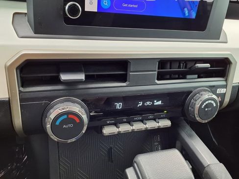 Used 2024 Toyota Tacoma TRD Off-Road image 9