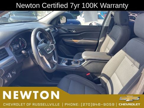 Used 2023 GMC Acadia SLE FWD image 3