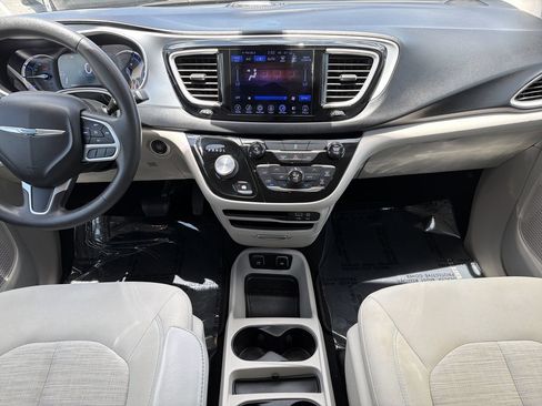 Used 2017 Chrysler Pacifica Touring Plus FWD image 14