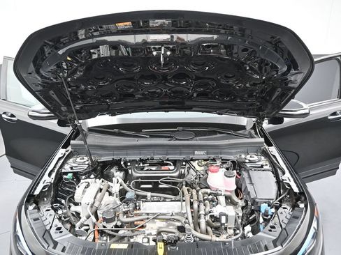 Used 2024 Mercedes-Benz EQB 300 4MATIC image 39