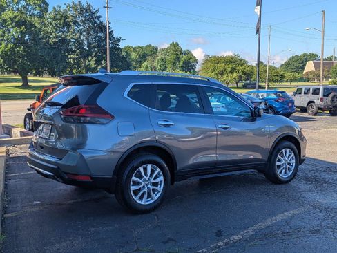 Used 2018 Nissan Rogue SV w/ Sun & Sound Touring Package AWD/4WD image 8