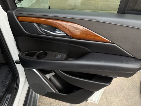 Used 2016 Cadillac Escalade Luxury RWD image 14