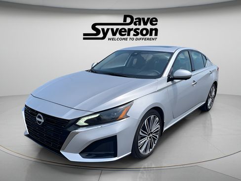 Used 2025 Nissan Altima 2.5 SL FWD image 1