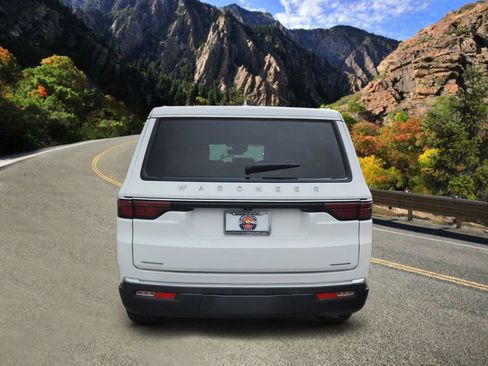 Used 2022 Jeep Wagoneer Series III w/ Flexible Seating Group image 4