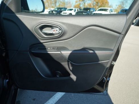 Used 2022 Jeep Cherokee Trailhawk image 21