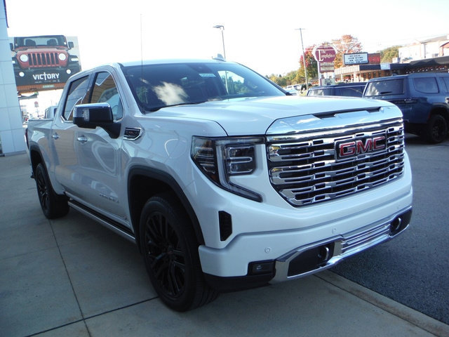 Used 2022 GMC Sierra 1500 Denali w/ Denali Reserve Package AWD/4WD image 13