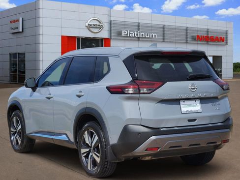 Used 2023 Nissan Rogue SL w/ SL Premium Package image 4