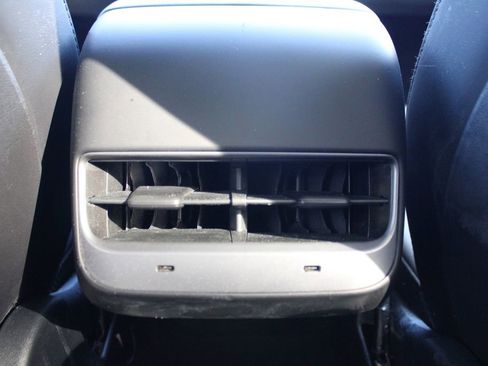 Used 2021 Tesla Model Y Long Range image 19