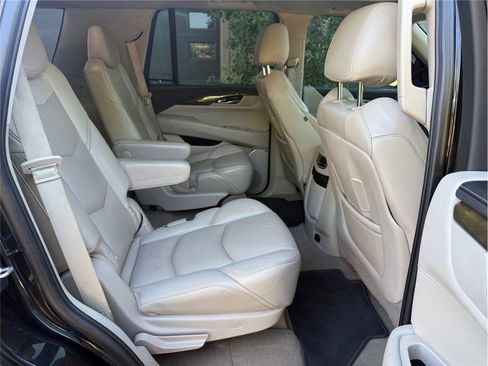 Used 2020 Cadillac Escalade Premium Luxury AWD/4WD image 39