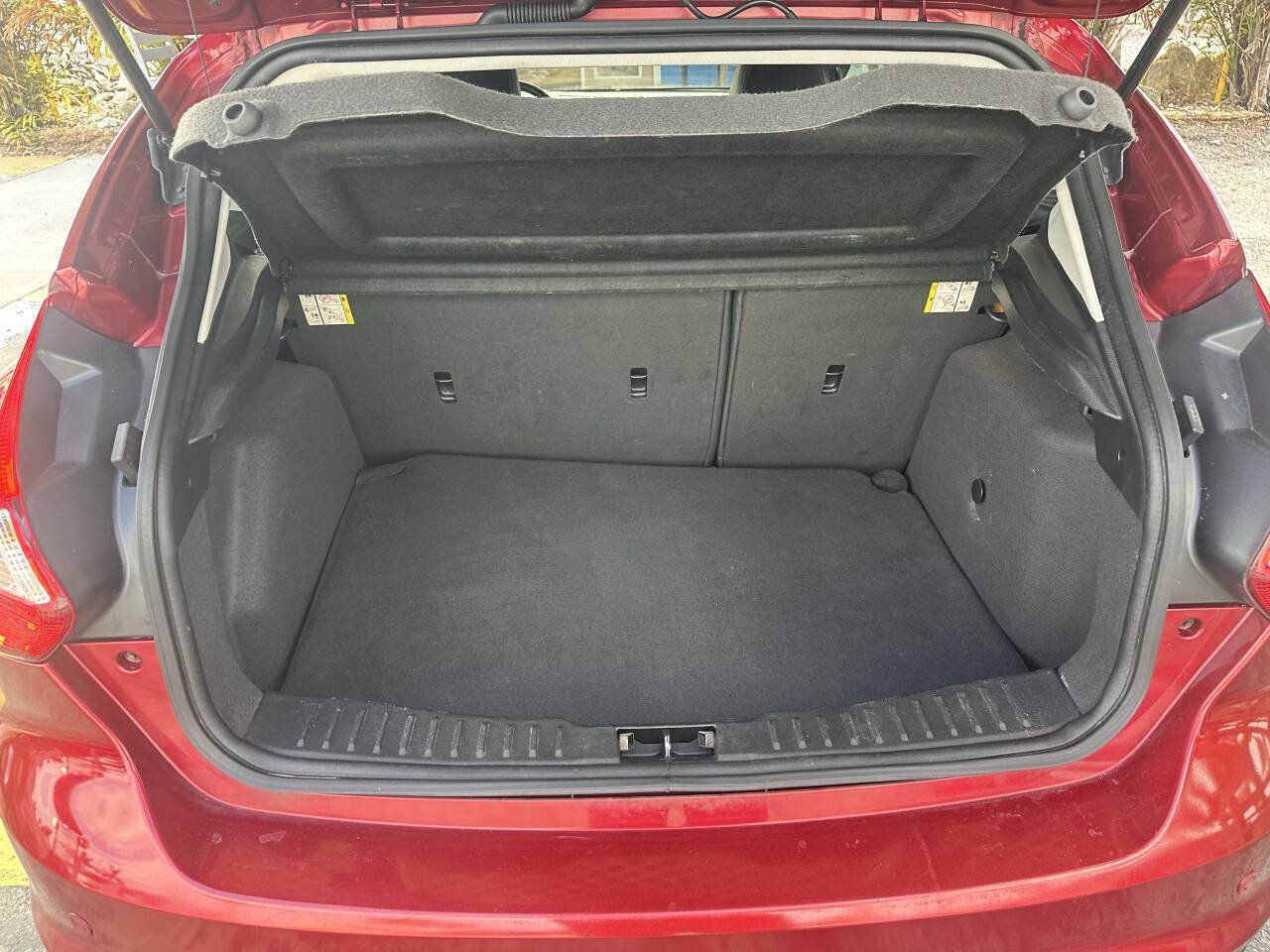 Used 2014 Ford Focus SE w/ Equipment Group 201A FWD image 18