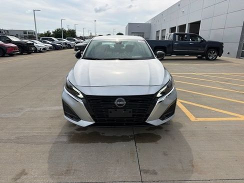 Used 2024 Nissan Altima 2.5 SV AWD/4WD image 2