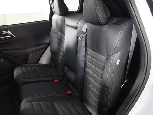 New 2026 Mitsubishi Outlander SE image 35