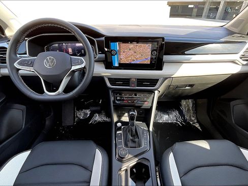 New 2025 Volkswagen Taos SEL image 4