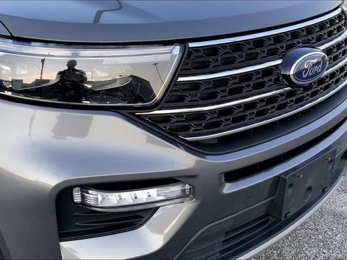 Used 2021 Ford Explorer XLT w/ Equipment Group 202A AWD/4WD image 29