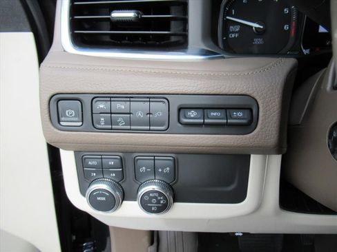Used 2021 GMC Yukon Denali w/ Denali Premium Package AWD/4WD image 21