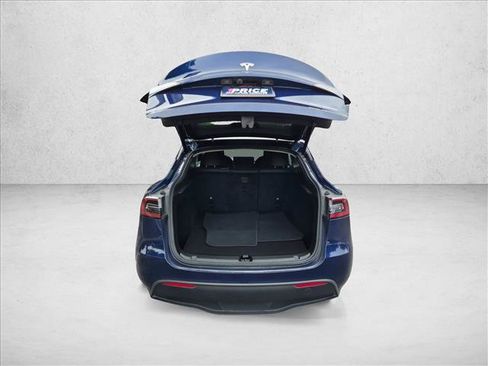 Used 2024 Tesla Model Y Long Range AWD/4WD image 6