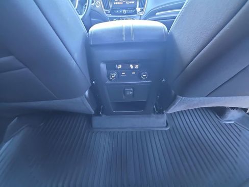 Used 2023 Chevrolet Traverse LT image 22