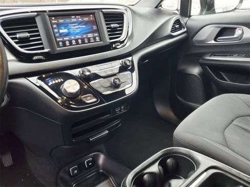 Used 2019 Chrysler Pacifica Touring Plus w/ S Appearance Package image 15