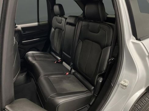 Used 2023 Jeep Grand Cherokee Altitude image 29