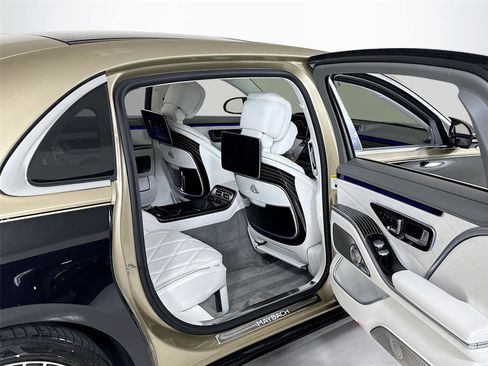 Used 2025 Mercedes-Benz Maybach S 680 4MATIC image 36