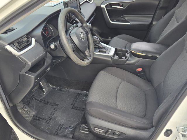 Used 2021 Toyota RAV4 XLE w/ Convenience Package FWD image 10