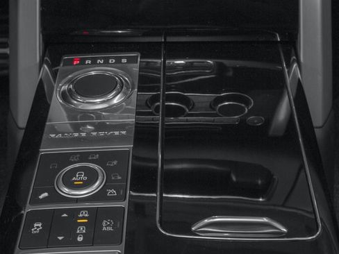 Used 2017 Land Rover Range Rover Supercharged AWD/4WD image 11