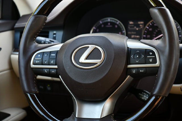 Used 2017 Lexus ES 350 w/ Luxury Package FWD image 21