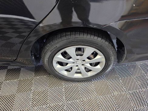 Used 2013 Toyota Corolla LE FWD image 30